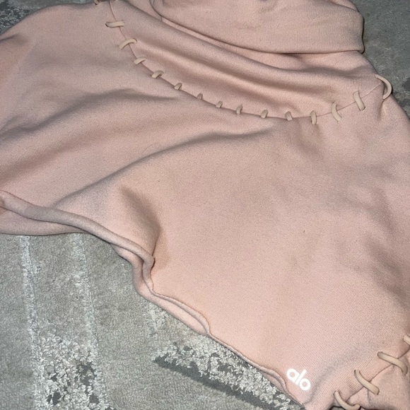 Alo Splice Cropped Sweater - Picture 5 of 12